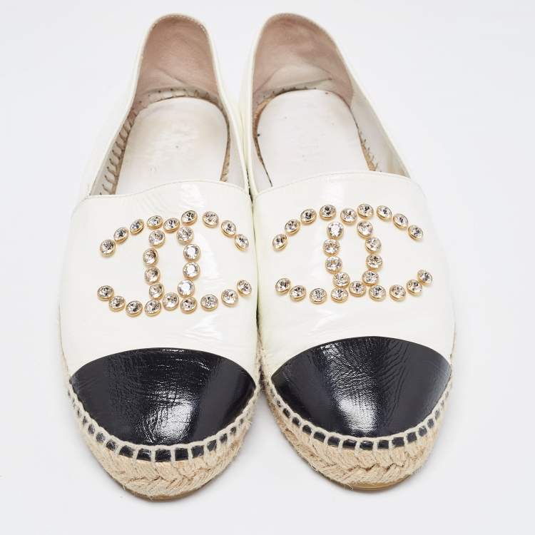 Pre Owned Chanel White//Black Patent Leather Crystal Embellished CC Espadrille Flats Size 40