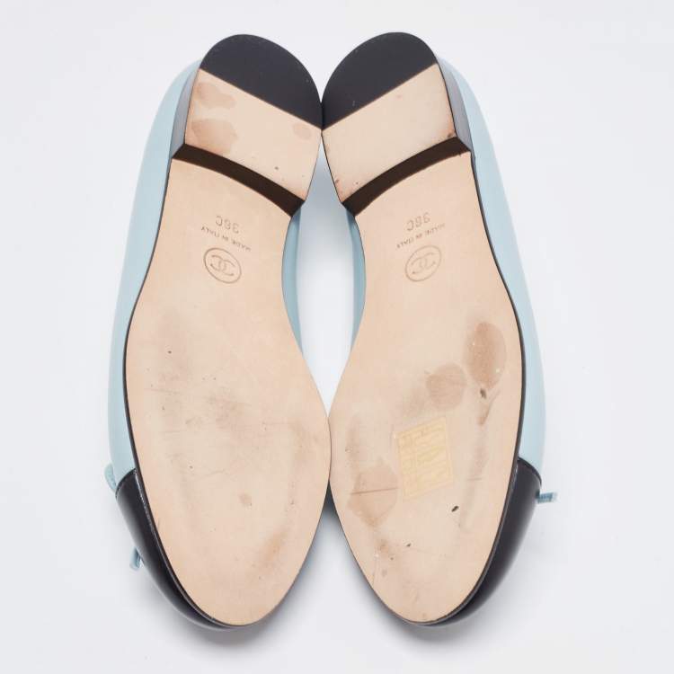 Pre Owned Chanel Blue/Black Leather CC Cap Toe Ballet Flats Size 36