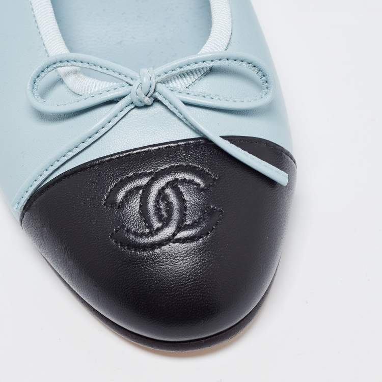Pre Owned Chanel Blue/Black Leather CC Cap Toe Ballet Flats Size 36
