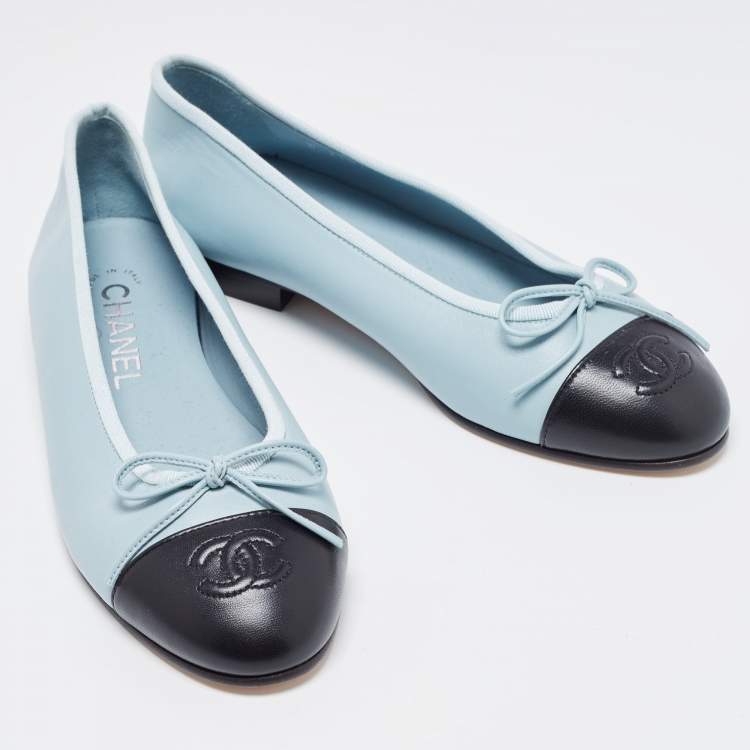 Pre Owned Chanel Blue/Black Leather CC Cap Toe Ballet Flats Size 36