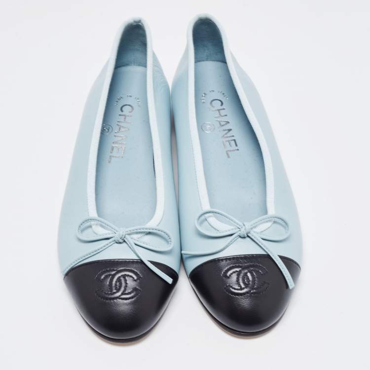 Pre Owned Chanel Blue/Black Leather CC Cap Toe Ballet Flats Size 36