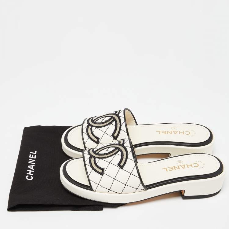 Pre Owned Chanel White/Black Quilted Leather CC Flat Slides Size 38