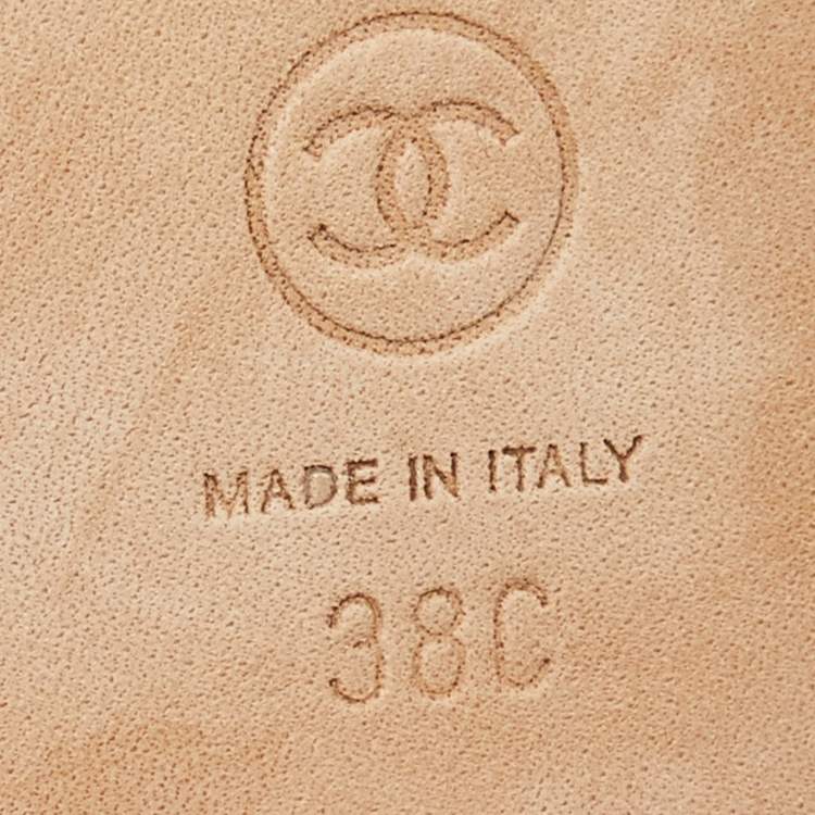 Pre Owned Chanel White/Black Quilted Leather CC Flat Slides Size 38