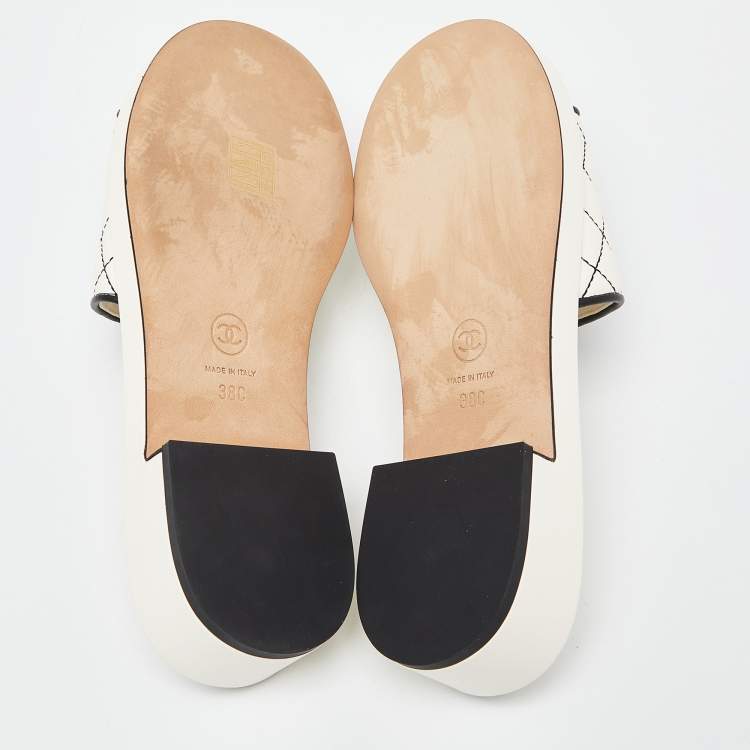 Pre Owned Chanel White/Black Quilted Leather CC Flat Slides Size 38