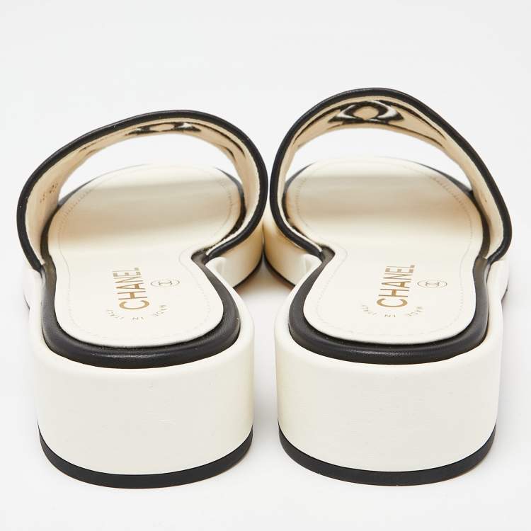 Pre Owned Chanel White/Black Quilted Leather CC Flat Slides Size 38