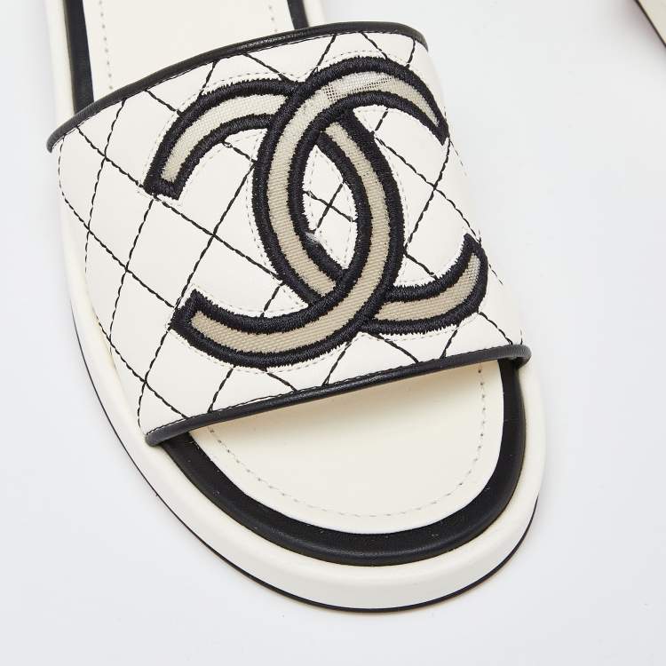 Pre Owned Chanel White/Black Quilted Leather CC Flat Slides Size 38
