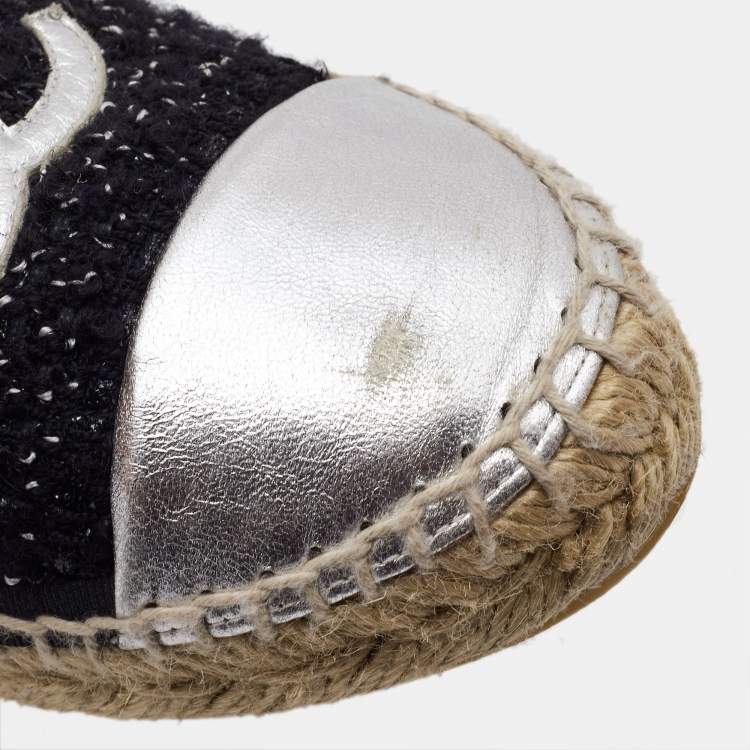 Pre Owned Chanel Black/Sliver Tweed and Leather CC Ballet Flats Size 39