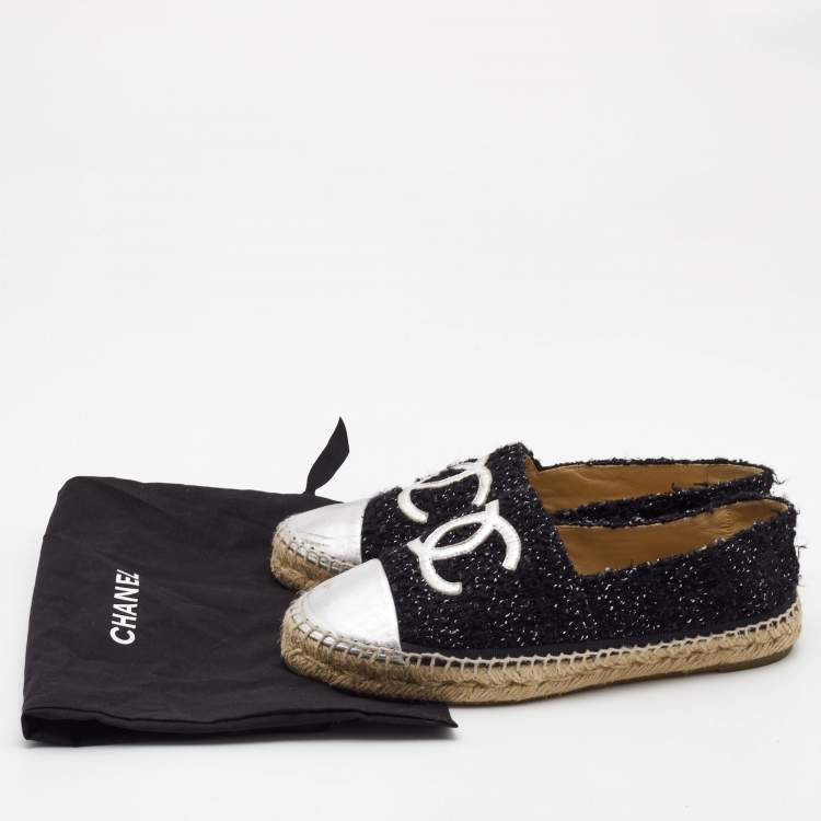 Pre Owned Chanel Black/Sliver Tweed and Leather CC Ballet Flats Size 39
