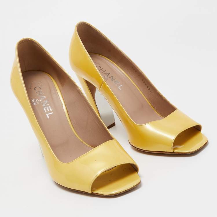 Pre Owned Chanel Yellow Patent Leather CC Open Toe Pumps Size 40