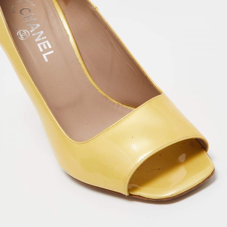 Pre Owned Chanel Yellow Patent Leather CC Open Toe Pumps Size 40
