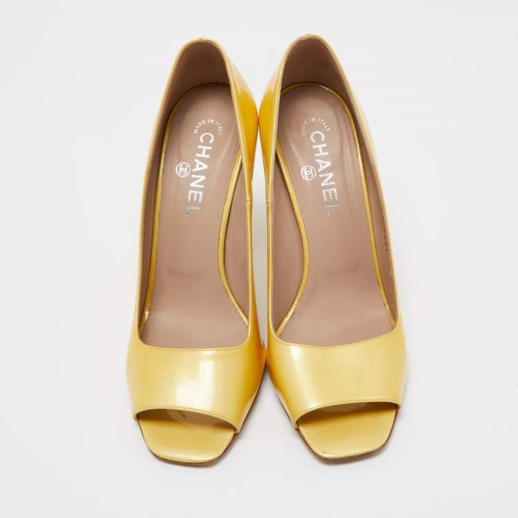 Pre Owned Chanel Yellow Patent Leather CC Open Toe Pumps Size 40