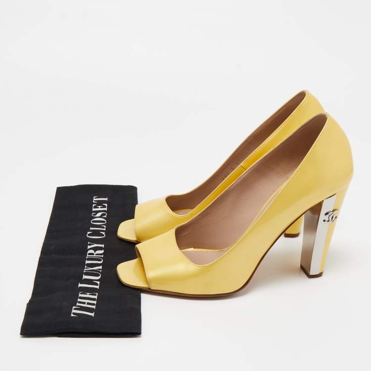 Pre Owned Chanel Yellow Patent Leather CC Open Toe Pumps Size 40