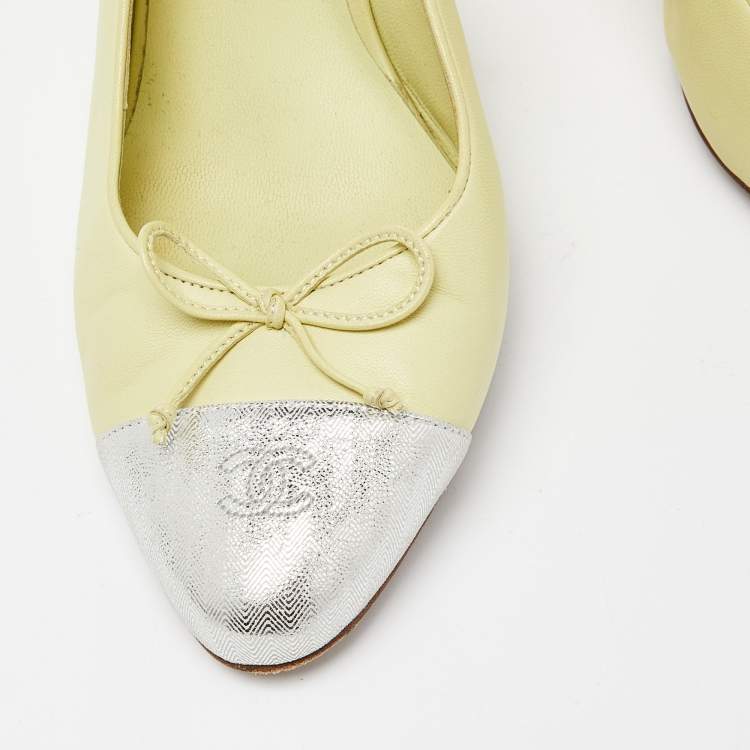 Pre Owned Chanel Yellow/Silver Leather and Laminated Suede CC Cap Toe Bow Slingback Pumps Size 38.5