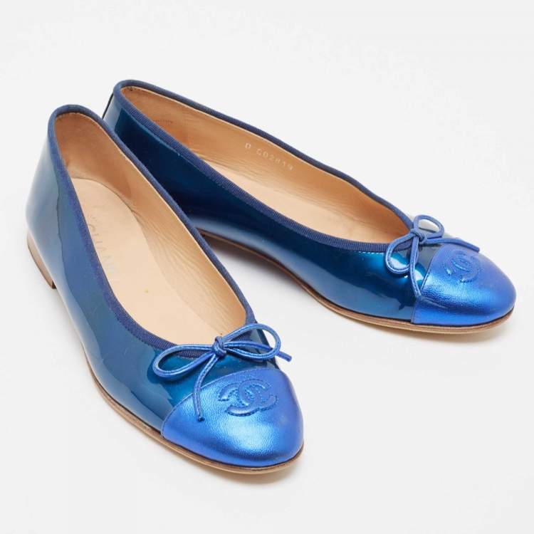 Pre Owned Chanel Two Tone Patent and Leather CC Cap Toe Bow Ballet Flats Size 38