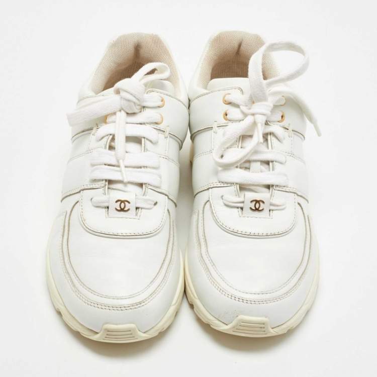 Pre Owned Chanel White/Gold Leather Interlocking CC Low Top Sneakers Size 39