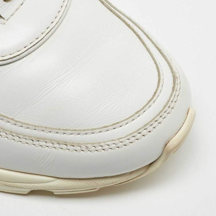 Pre Owned Chanel White/Gold Leather Interlocking CC Low Top Sneakers Size 39