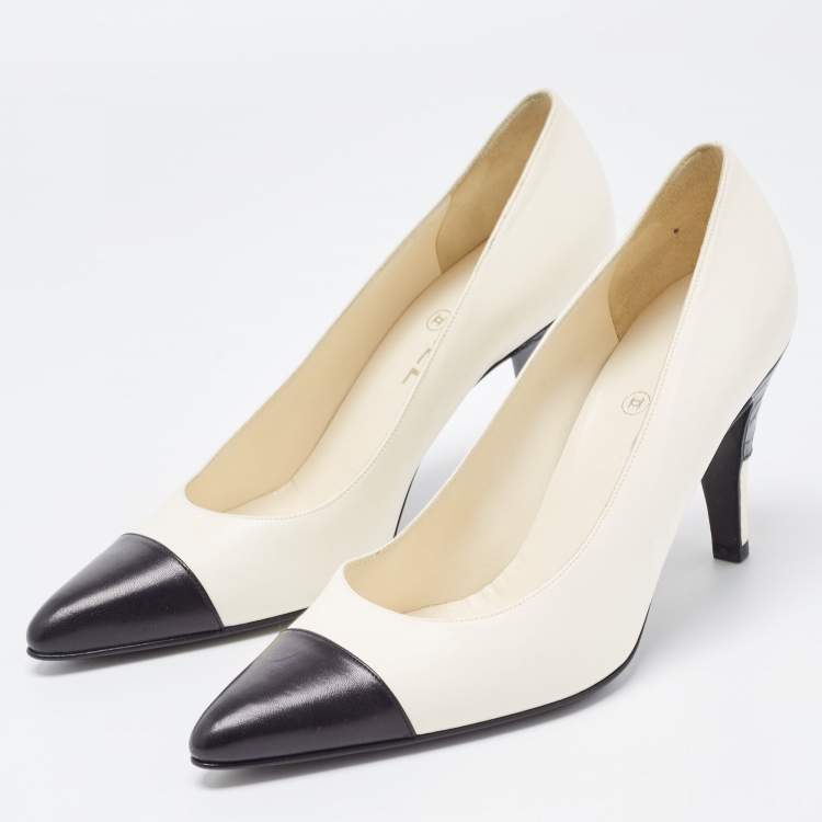 Pre Owned Chanel White/Black Leather Cap Toe Pointed Pumps Size 39