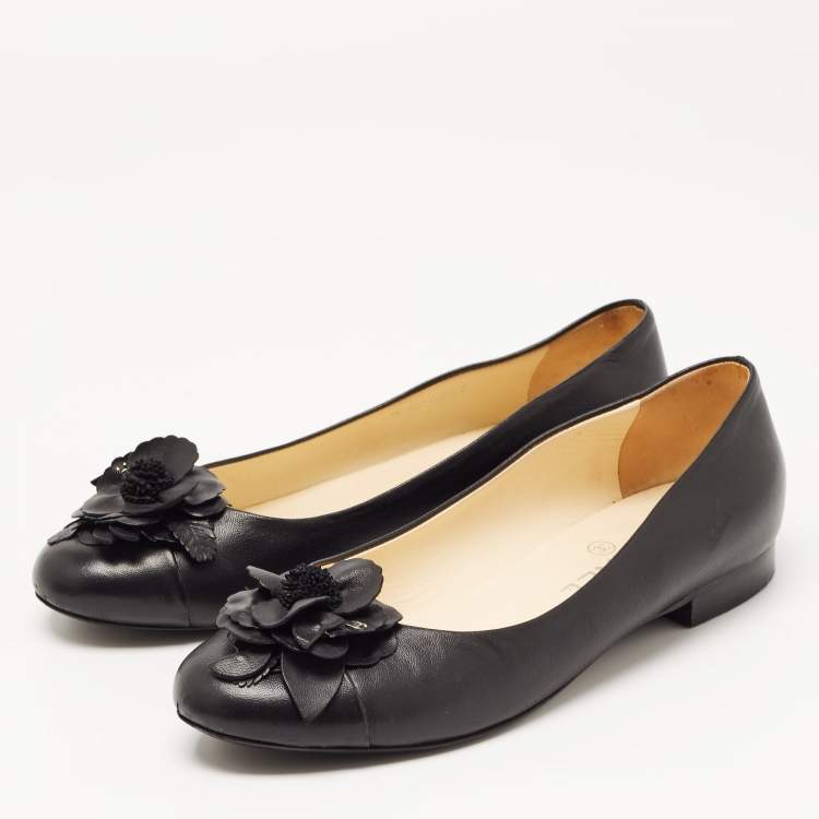 مملوكة مسبقًا Chanel Black Leather Camelia Ballet Flats Size 37.5