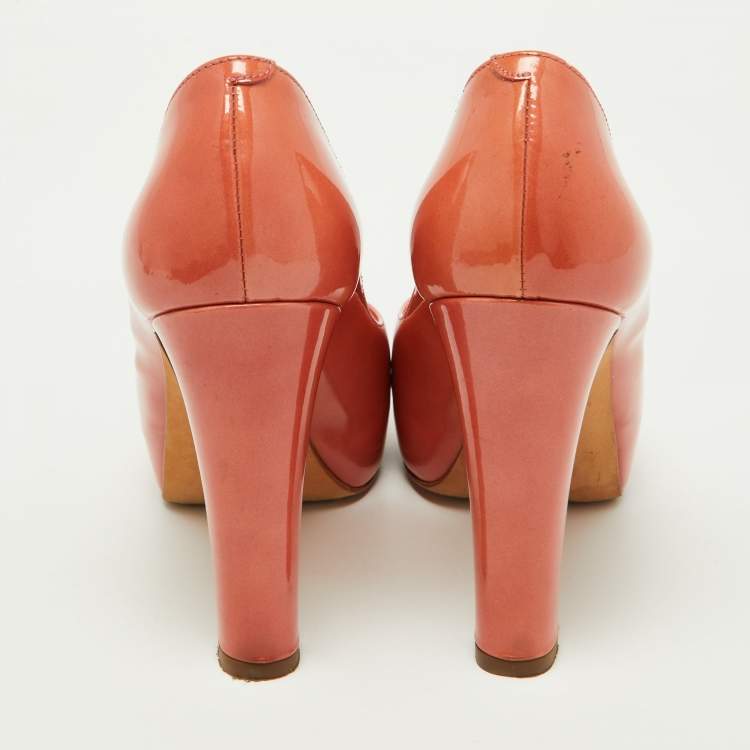 Pre Owned Chanel Peach/Yellow Patent Leather Platform Pumps Size 35