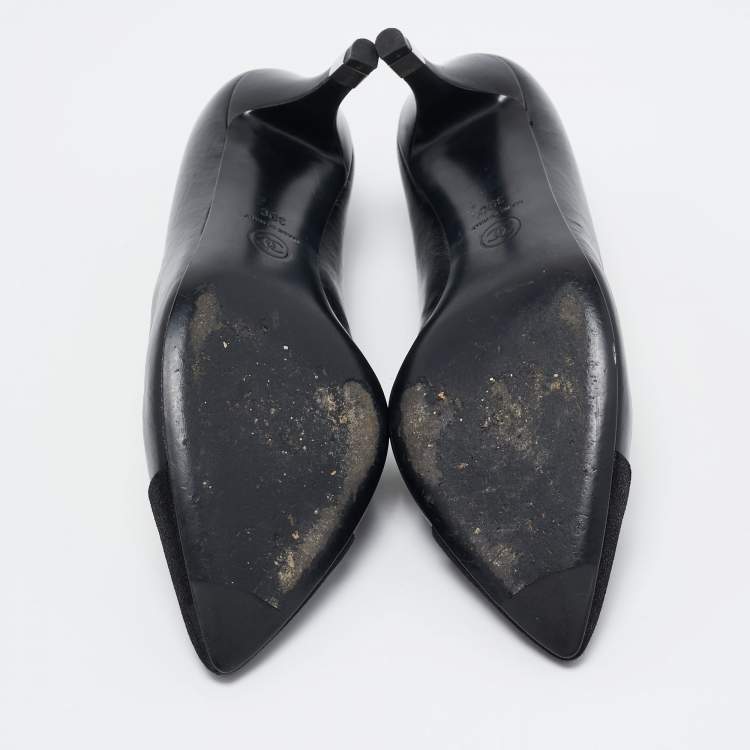 مملوكة مسبقًا Chanel Black Leather and Suede Cap Toe Pumps Size 39