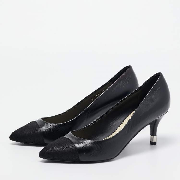 مملوكة مسبقًا Chanel Black Leather and Suede Cap Toe Pumps Size 39