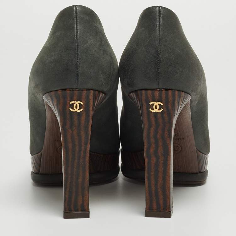 مملوكة مسبقًا Chanel Grey/Brown Nubuck and Textured Leather Platform Pumps Size 39.5