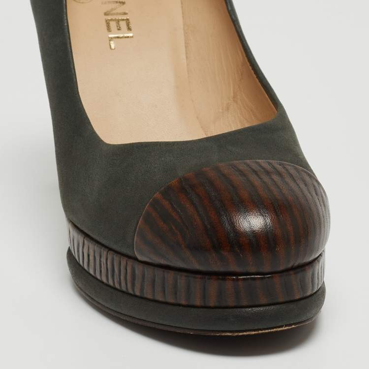مملوكة مسبقًا Chanel Grey/Brown Nubuck and Textured Leather Platform Pumps Size 39.5