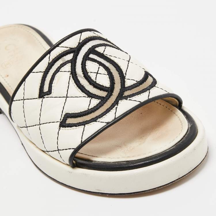 Pre Owned Chanel White/Black Quilted Leather CC Slide Sandals Size 38.5