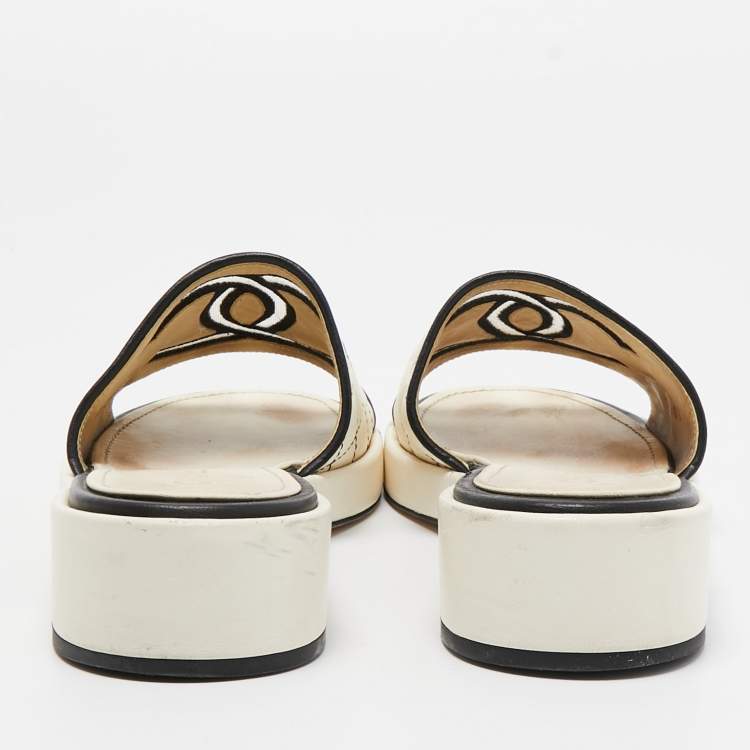 Pre Owned Chanel White/Black Quilted Leather CC Slide Sandals Size 38.5
