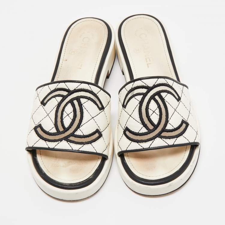 Pre Owned Chanel White/Black Quilted Leather CC Slide Sandals Size 38.5