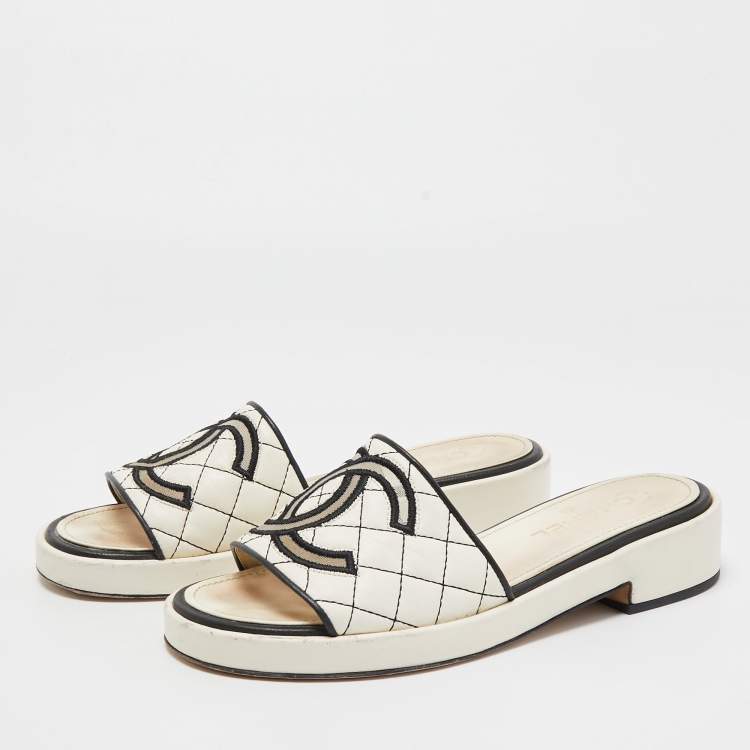 Pre Owned Chanel White/Black Quilted Leather CC Slide Sandals Size 38.5