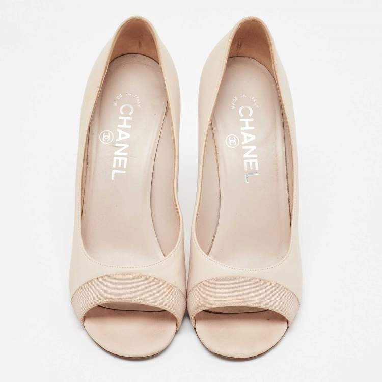 Pre Owned Chanel Two Tone Leather and Fabric CC Faux Pearl Open Toe Pumps Size 37.5