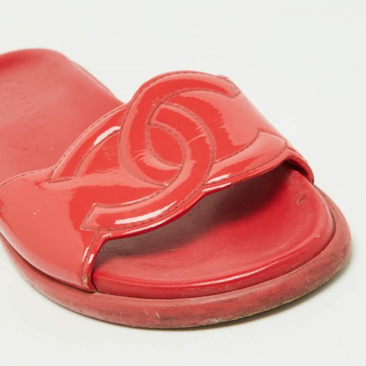 Pre Owned Chanel Red Patent Leather CC Flats Slide Size 38.5