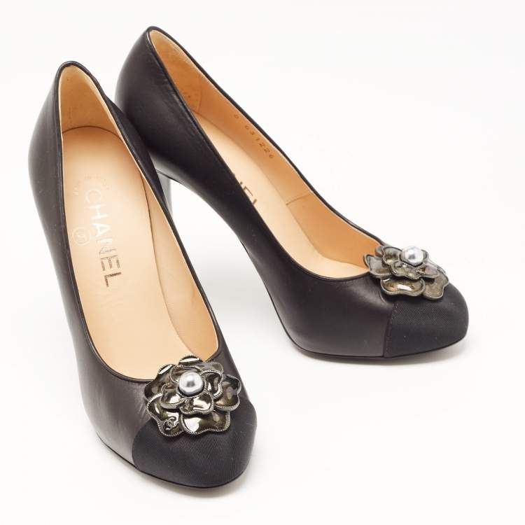 Pre Owned Chanel Black Leather and Canvas Cap Toe Pumps Size 37
