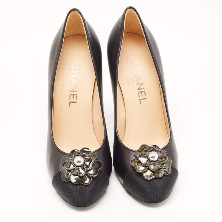 Pre Owned Chanel Black Leather and Canvas Cap Toe Pumps Size 37