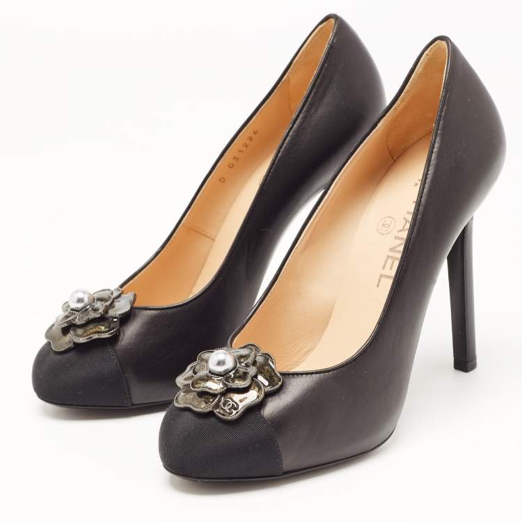 Pre Owned Chanel Black Leather and Canvas Cap Toe Pumps Size 37