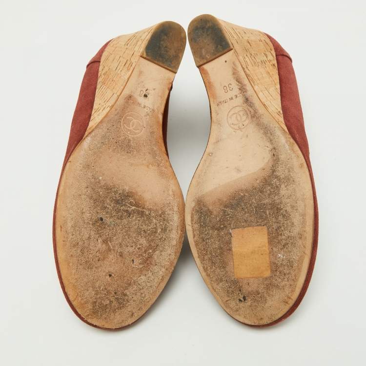 Pre Owned Chanel Brown Suede CC Logo Round Pumps Size 38