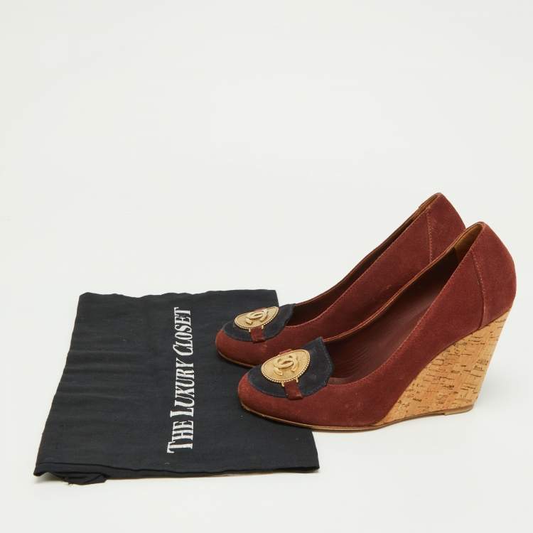 Pre Owned Chanel Brown Suede CC Logo Round Pumps Size 38
