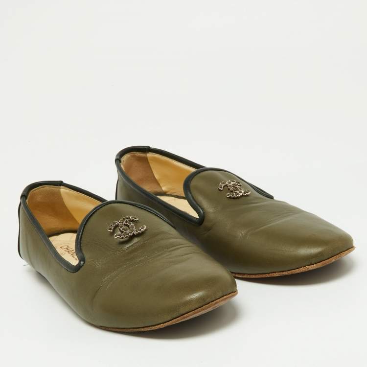 Pre Owned Chanel Khaki Green/Black Leather CC Smoking Slippers Size 37