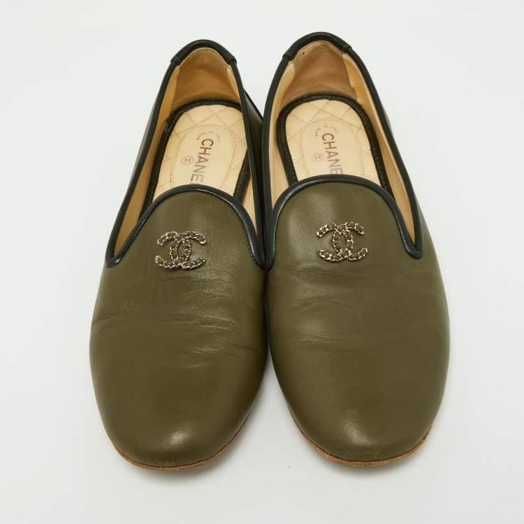 Pre Owned Chanel Khaki Green/Black Leather CC Smoking Slippers Size 37