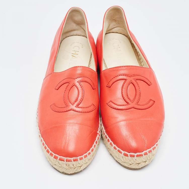 مملوكة مسبقًا Chanel Red Leather CC Espadrille Flats Size 36