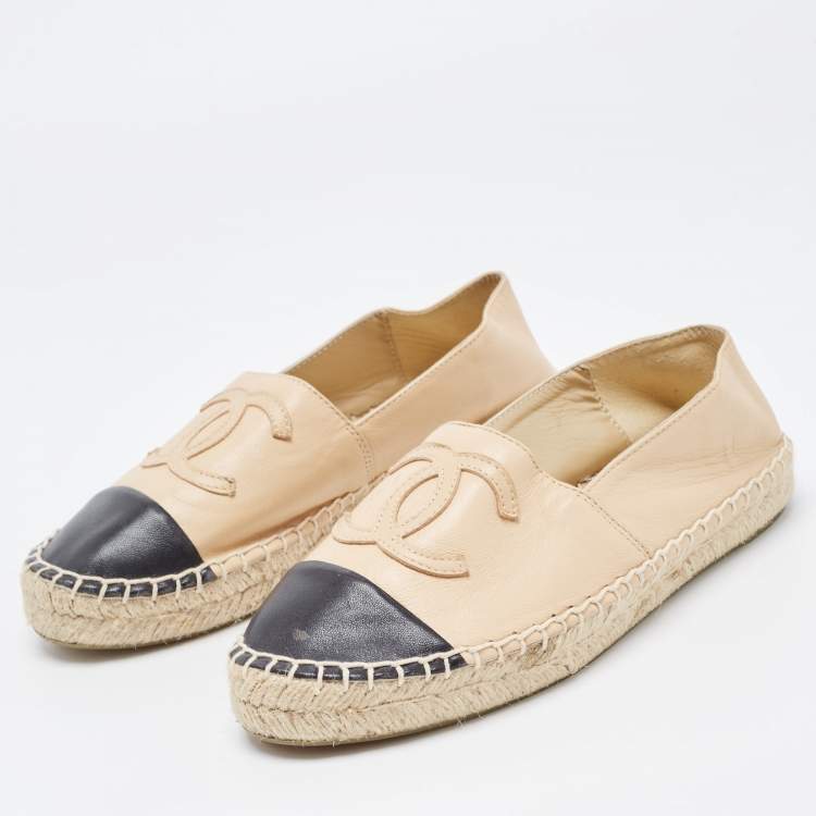 Pre Owned Chanel Beige/Black Leather CC Espadrille Flats Size 36