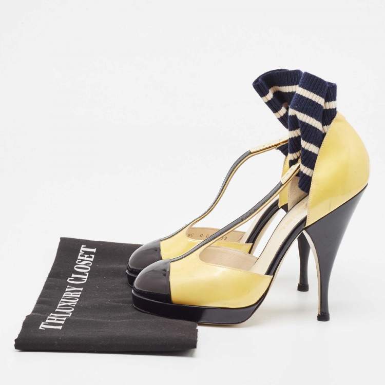 مملوكة مسبقًا Chanel Yellow/Black Patent Leather T-Strap Ankle Sock Platform Pumps Size 39