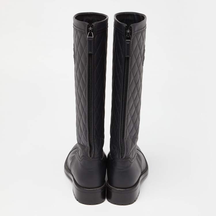 مملوكة مسبقًا Chanel Black Quilted Leather CC Calf Boots Size 39