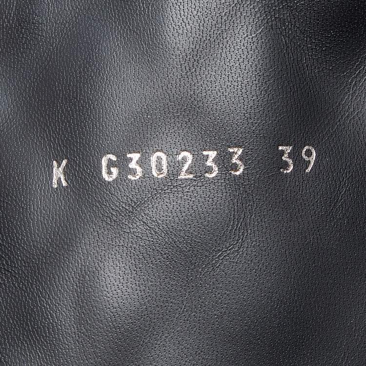 مملوكة مسبقًا Chanel Black Quilted Leather CC Calf Boots Size 39