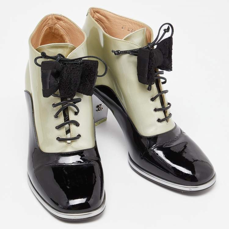 Pre Owned Chanel Black/Beige Patent Leather Bow Lace Up Ankle Boots Size 39
