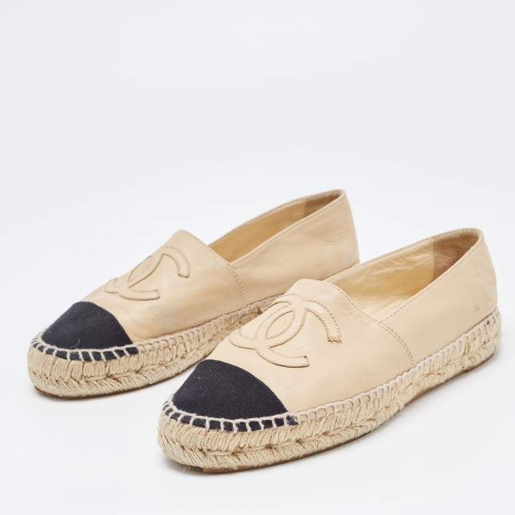 Pre Owned Chanel Beige/Black Canvas and Leather CC Ballet Flats Size 37