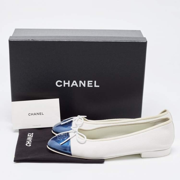 Pre Owned Chanel White/Blue Leather and Patent CC Cap Toe Bow Ballet Flats Size 40