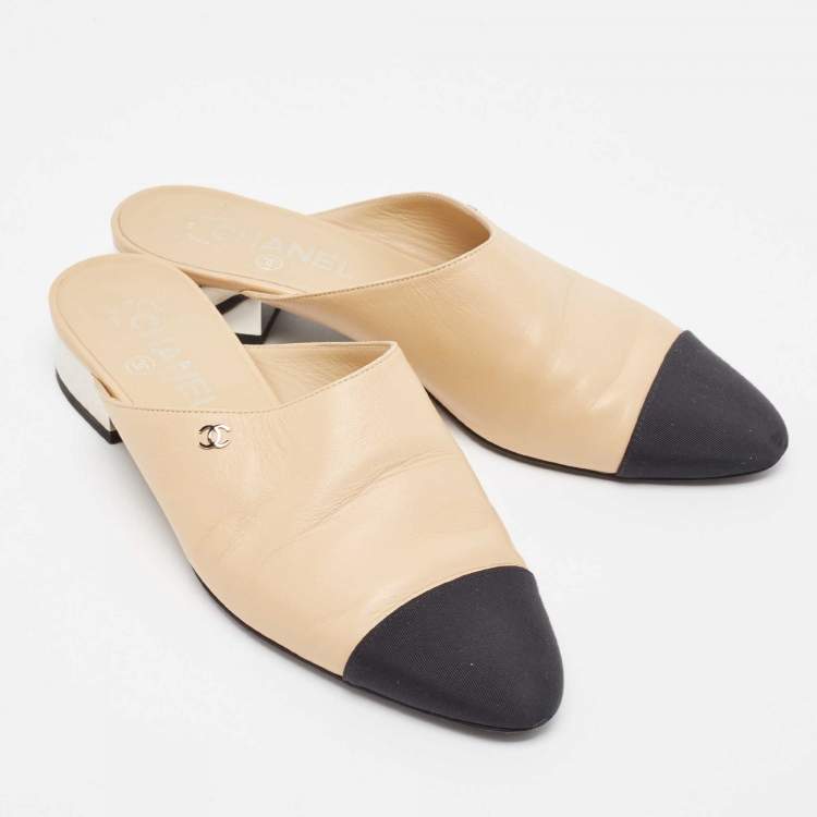 Pre Owned Chanel Beige/Black Leather and Canvas Cap Toe Mule Sandals Size 38.5