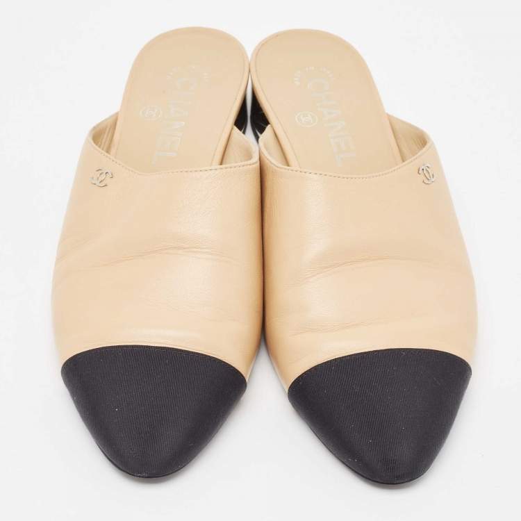 Pre Owned Chanel Beige/Black Leather and Canvas Cap Toe Mule Sandals Size 38.5